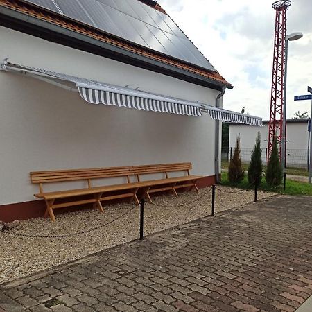 Appartement Zum-Butterstock à Schkopau Extérieur photo