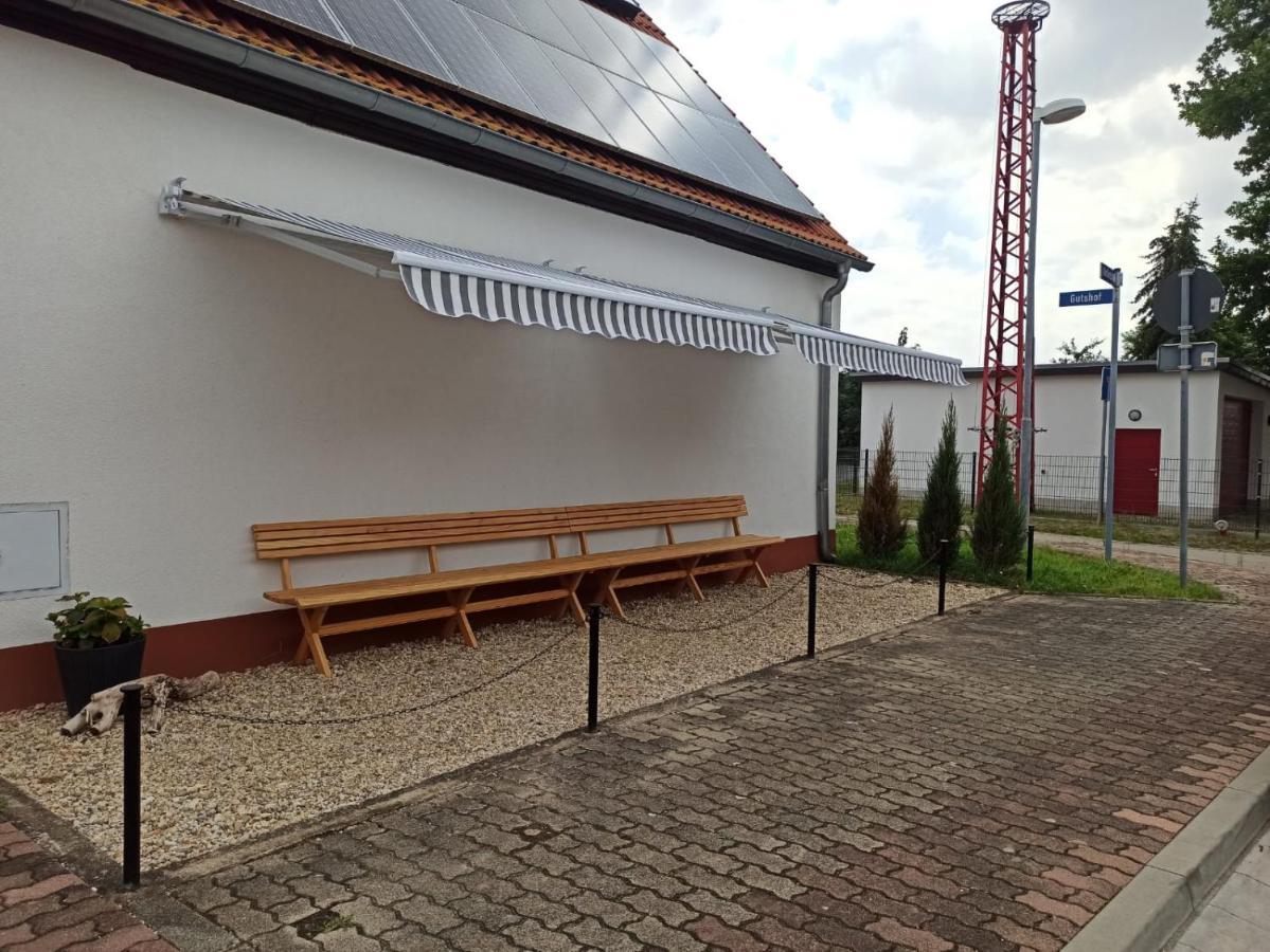 Appartement Zum-Butterstock à Schkopau Extérieur photo